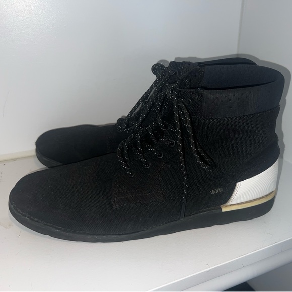 Black men’s size 12 vans winter boots - Picture 5 of 5